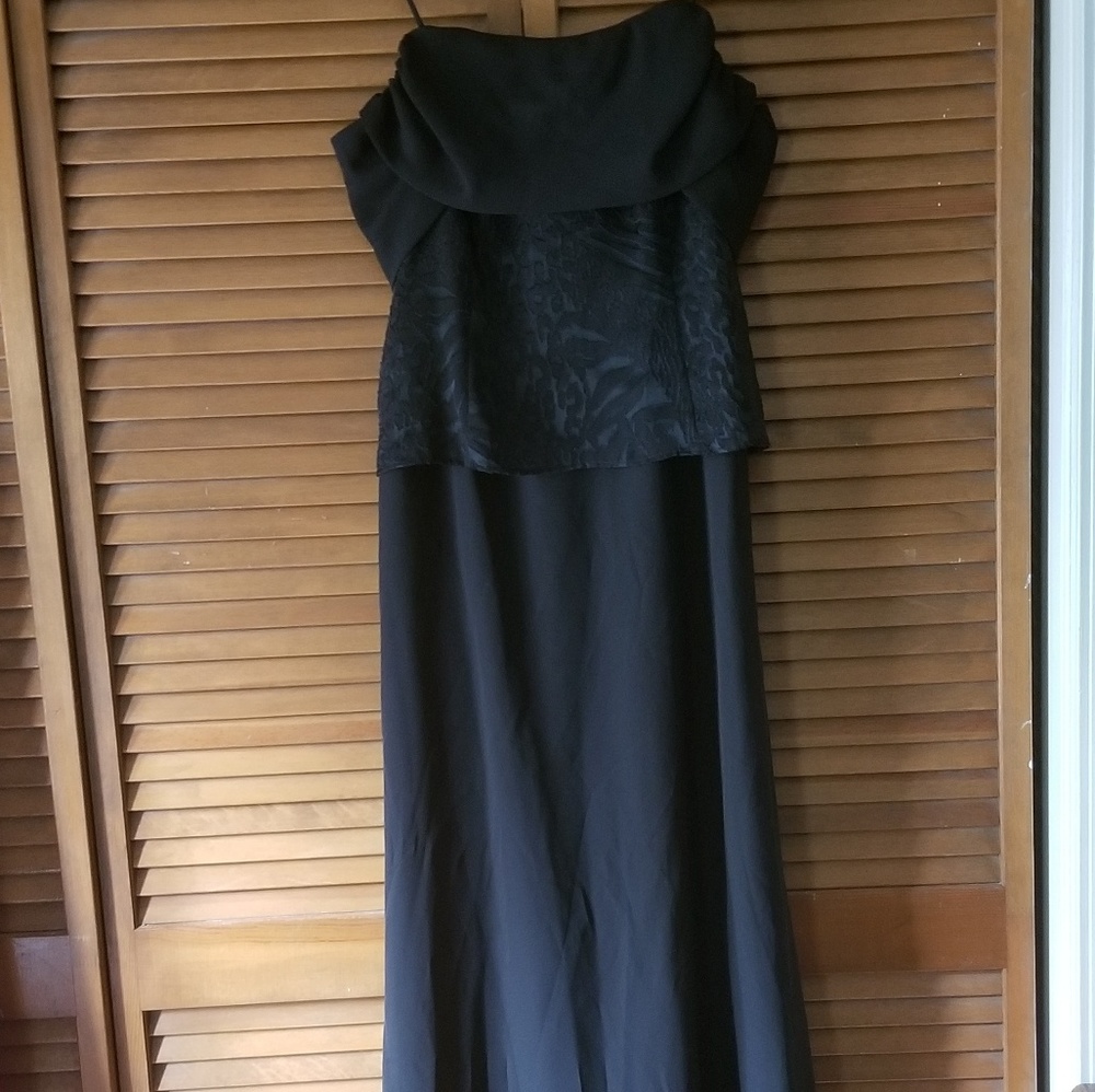Dress - Picture 3 of 3